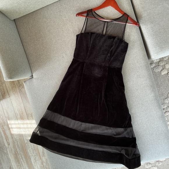 NWT Aidan by Aidan Mattox Velvet and Mesh Cocktail Dress - size 8 - LBD - Picture 3 of 9